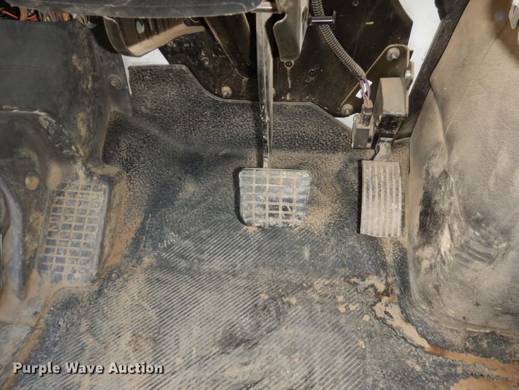 image for item DJ6947 2015 International DuraStar 4400  digger derrick truck