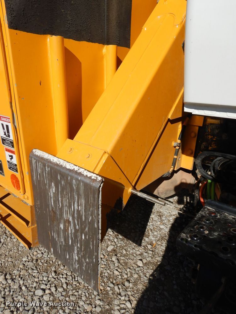 image for item DJ6947 2015 International DuraStar 4400  digger derrick truck