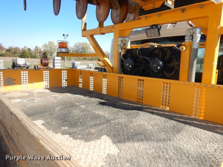 image for item DJ6947 2015 International DuraStar 4400  digger derrick truck