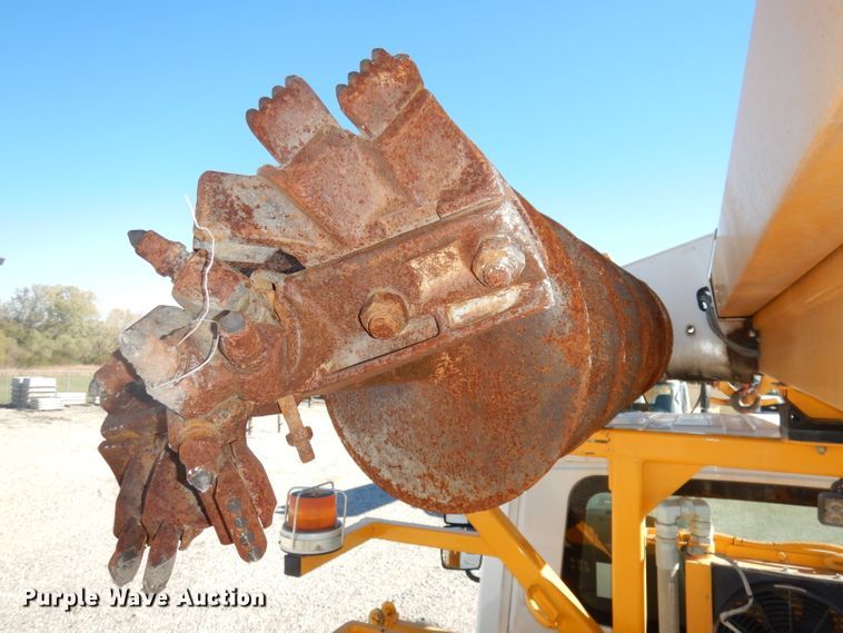 image for item DJ6947 2015 International DuraStar 4400  digger derrick truck