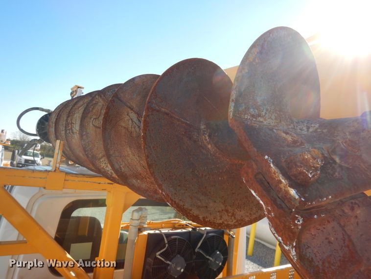 image for item DJ6947 2015 International DuraStar 4400  digger derrick truck