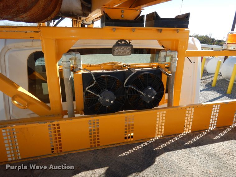 image for item DJ6947 2015 International DuraStar 4400  digger derrick truck