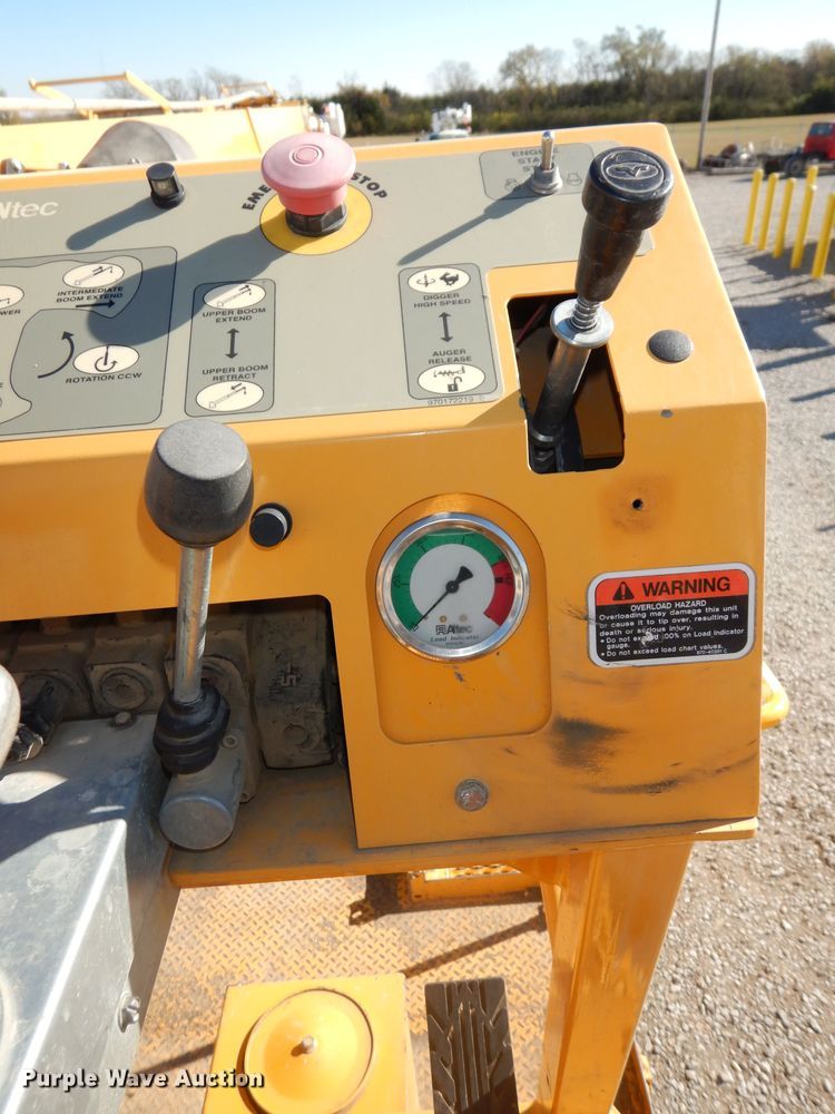 image for item DJ6947 2015 International DuraStar 4400  digger derrick truck