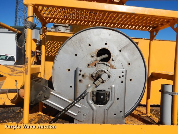 image for item DJ6947 2015 International DuraStar 4400  digger derrick truck