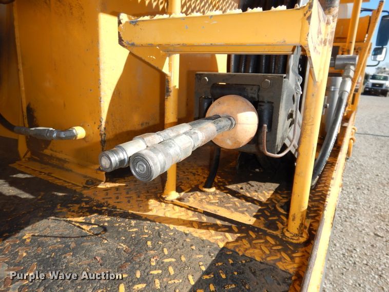 image for item DJ6947 2015 International DuraStar 4400  digger derrick truck