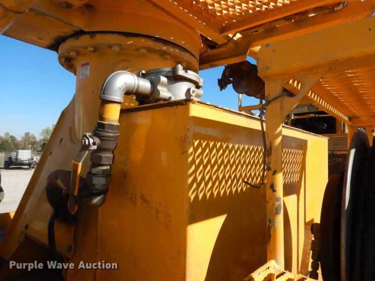 image for item DJ6947 2015 International DuraStar 4400  digger derrick truck