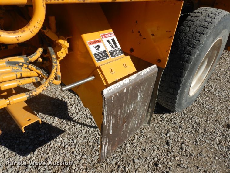 image for item DJ6947 2015 International DuraStar 4400  digger derrick truck