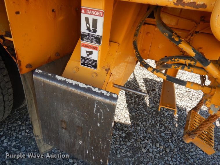 image for item DJ6947 2015 International DuraStar 4400  digger derrick truck