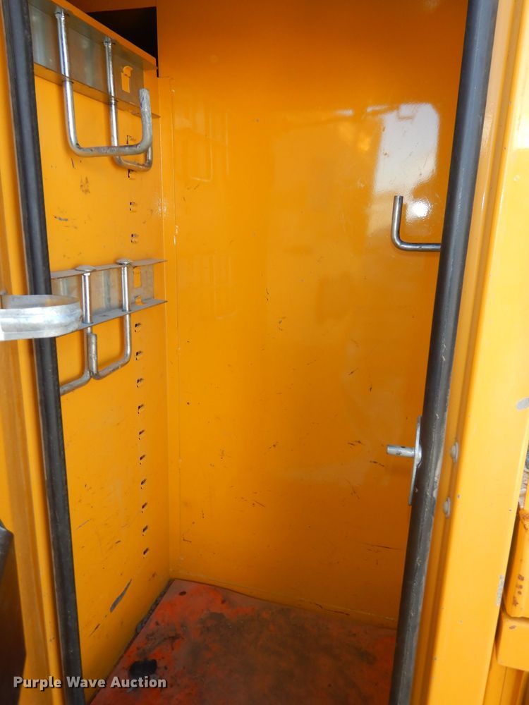 image for item DJ6947 2015 International DuraStar 4400  digger derrick truck