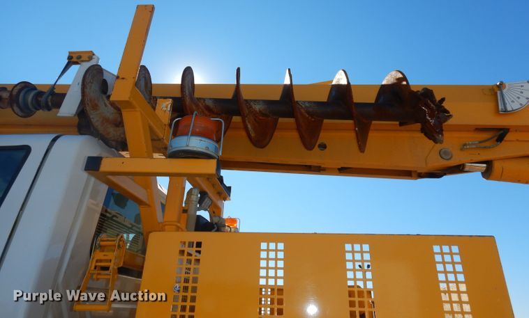 image for item DJ6947 2015 International DuraStar 4400  digger derrick truck