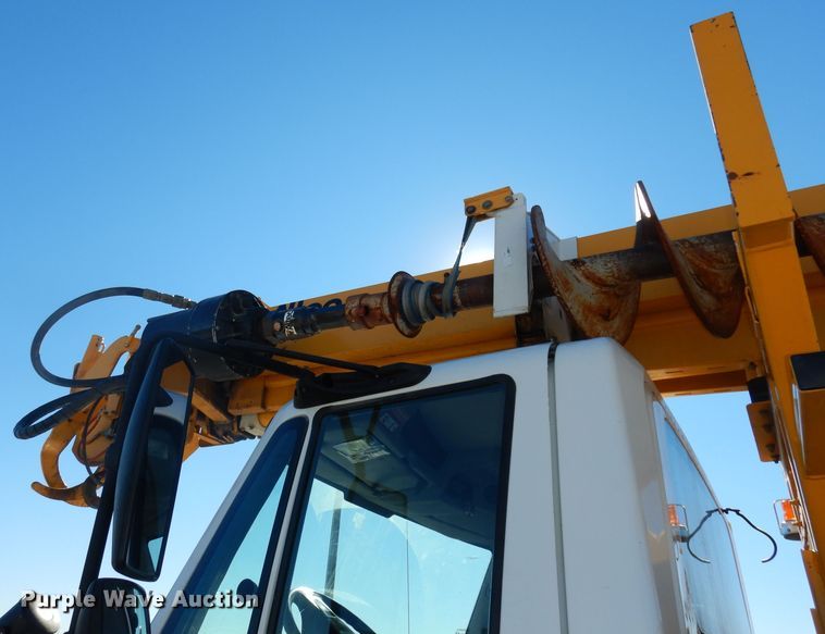 image for item DJ6947 2015 International DuraStar 4400  digger derrick truck