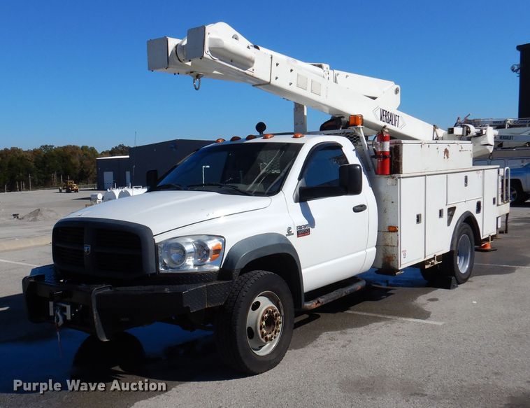 image for item DY9572 2009 Dodge Ram 5500HD  bucket truck