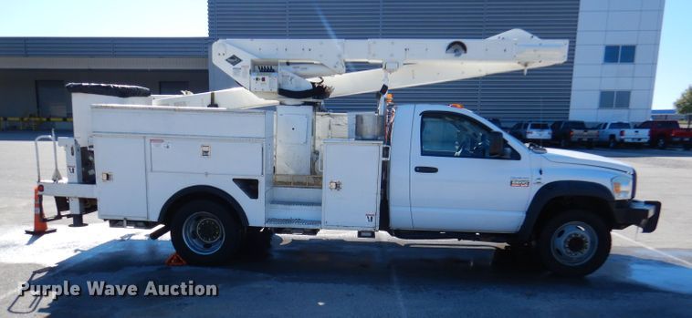 image for item DY9572 2009 Dodge Ram 5500HD  bucket truck