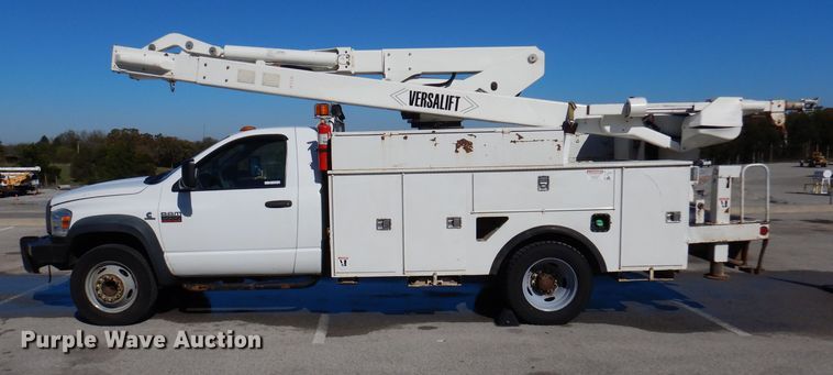 image for item DY9572 2009 Dodge Ram 5500HD  bucket truck