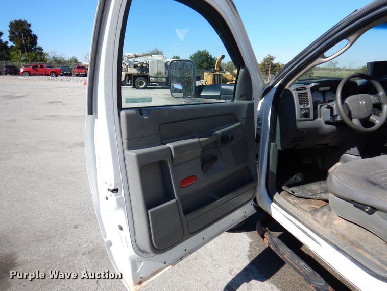 image for item DY9572 2009 Dodge Ram 5500HD  bucket truck