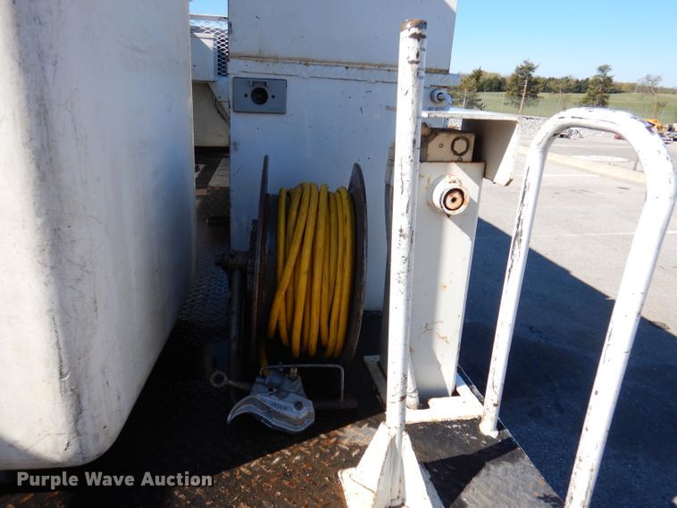 image for item DY9572 2009 Dodge Ram 5500HD  bucket truck