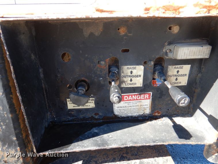 image for item DY9572 2009 Dodge Ram 5500HD  bucket truck