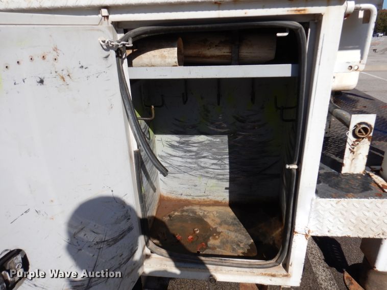 image for item DY9572 2009 Dodge Ram 5500HD  bucket truck