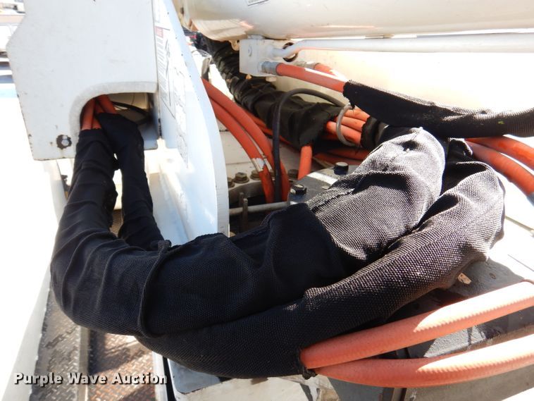 image for item DY9572 2009 Dodge Ram 5500HD  bucket truck