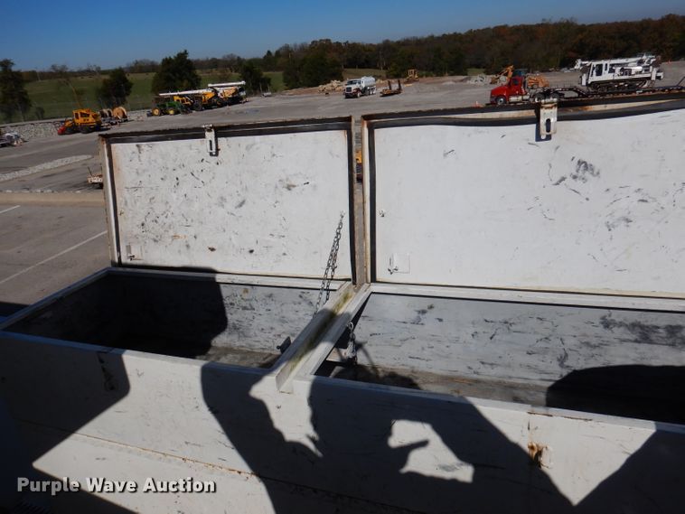 image for item DY9572 2009 Dodge Ram 5500HD  bucket truck