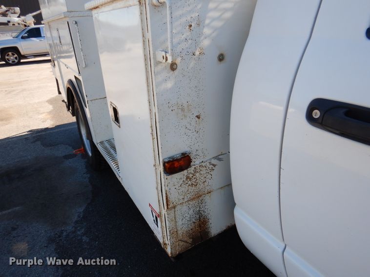 image for item DY9572 2009 Dodge Ram 5500HD  bucket truck