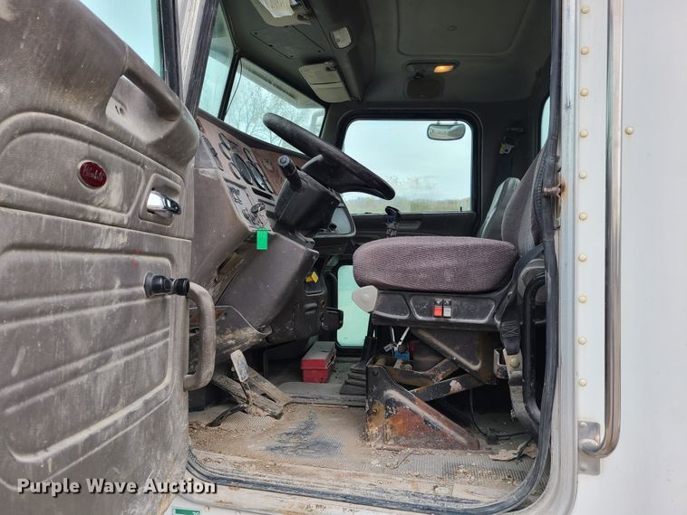 image for item EL9575 2006 Peterbilt 357  ready mix truck