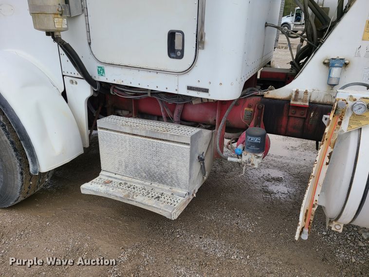 image for item EL9575 2006 Peterbilt 357  ready mix truck