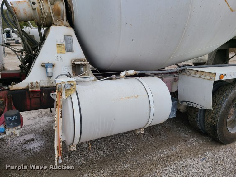 image for item EL9575 2006 Peterbilt 357  ready mix truck