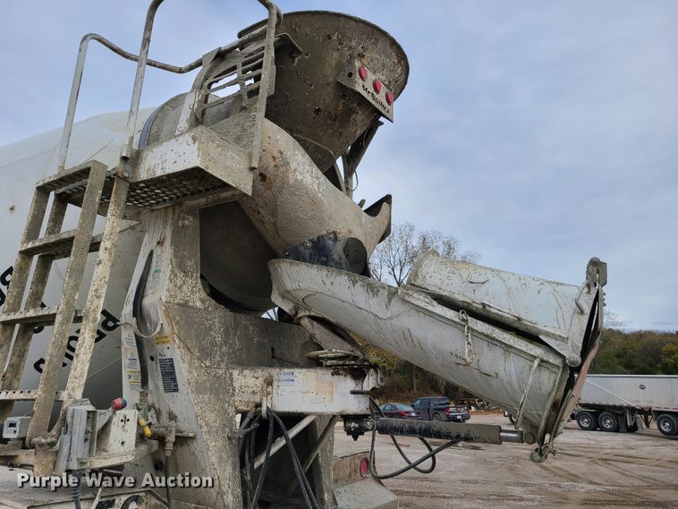 image for item EL9575 2006 Peterbilt 357  ready mix truck