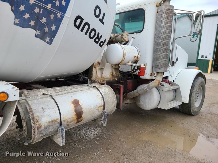 image for item EL9575 2006 Peterbilt 357  ready mix truck