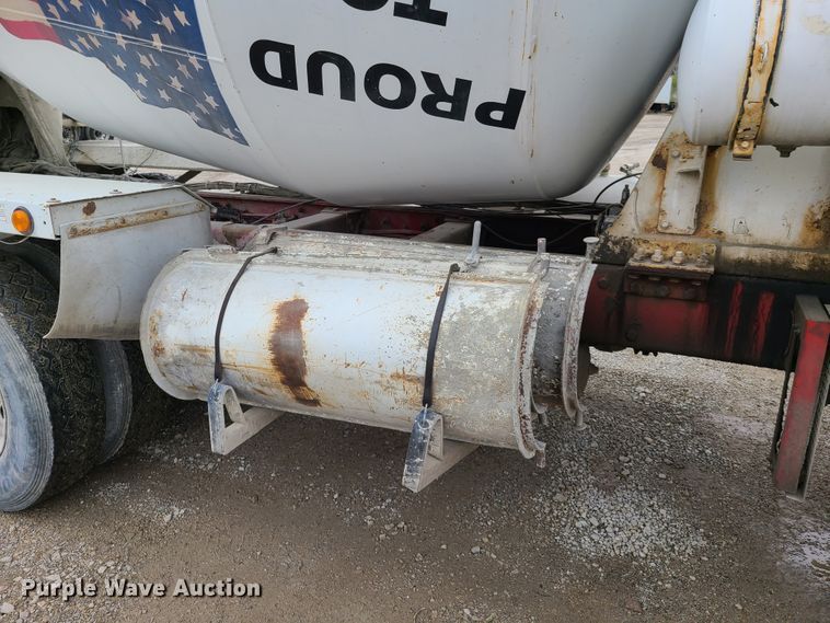 image for item EL9575 2006 Peterbilt 357  ready mix truck