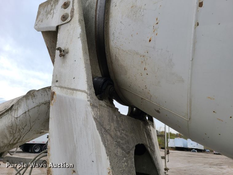 image for item EL9575 2006 Peterbilt 357  ready mix truck