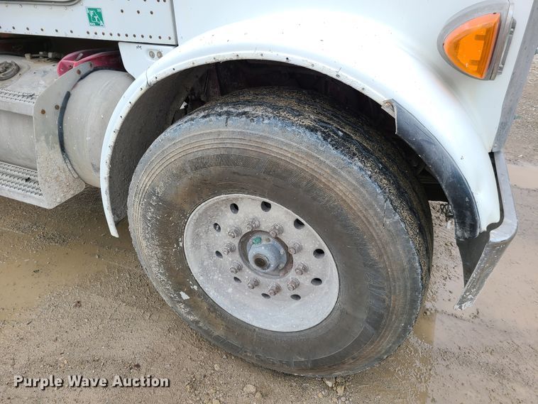 image for item EL9575 2006 Peterbilt 357  ready mix truck