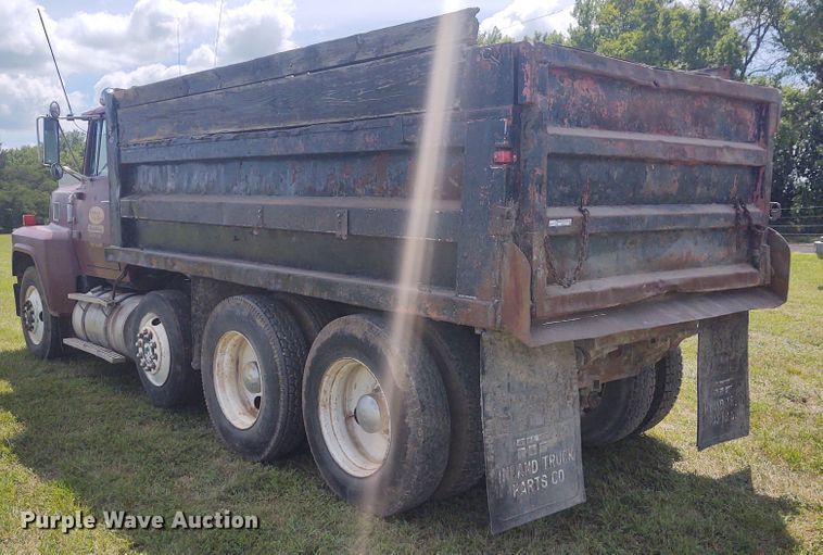 image for item EQ9403 1984 Ford LTL9000  dump truck