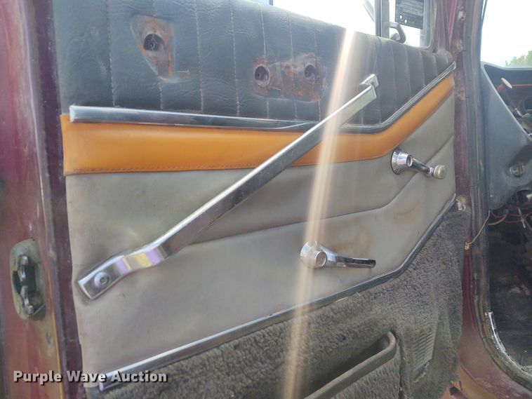 image for item EQ9403 1984 Ford LTL9000  dump truck