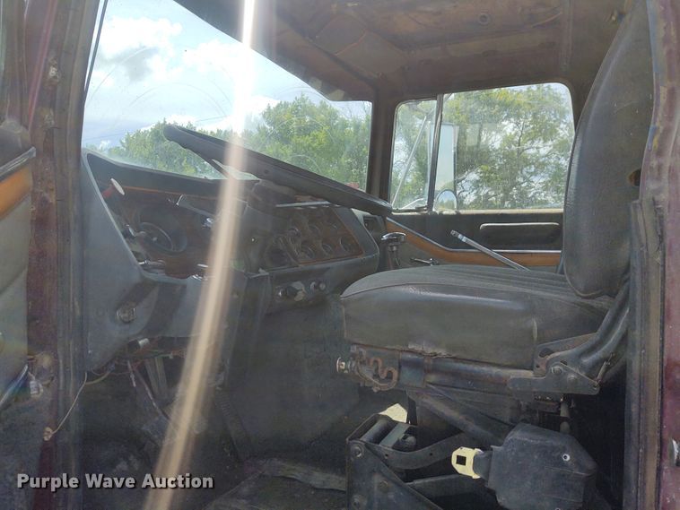 image for item EQ9403 1984 Ford LTL9000  dump truck