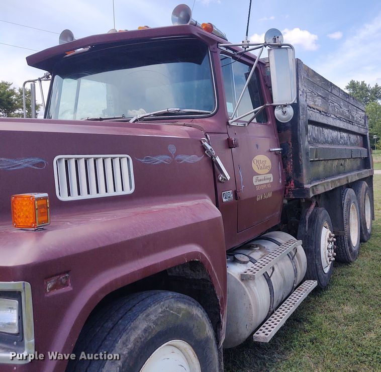 image for item EQ9403 1984 Ford LTL9000  dump truck