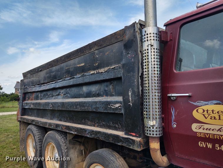 image for item EQ9403 1984 Ford LTL9000  dump truck