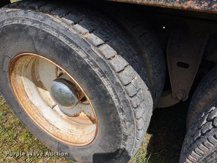 image for item EQ9403 1984 Ford LTL9000  dump truck