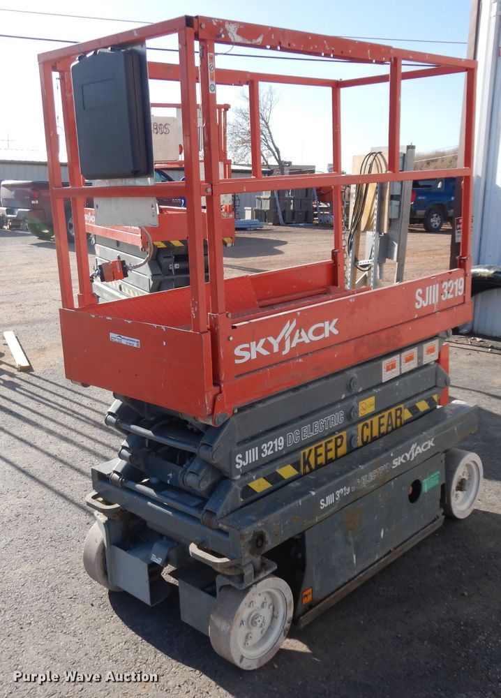image for item EY9038 2003 Skyjack 3219  scissor lift