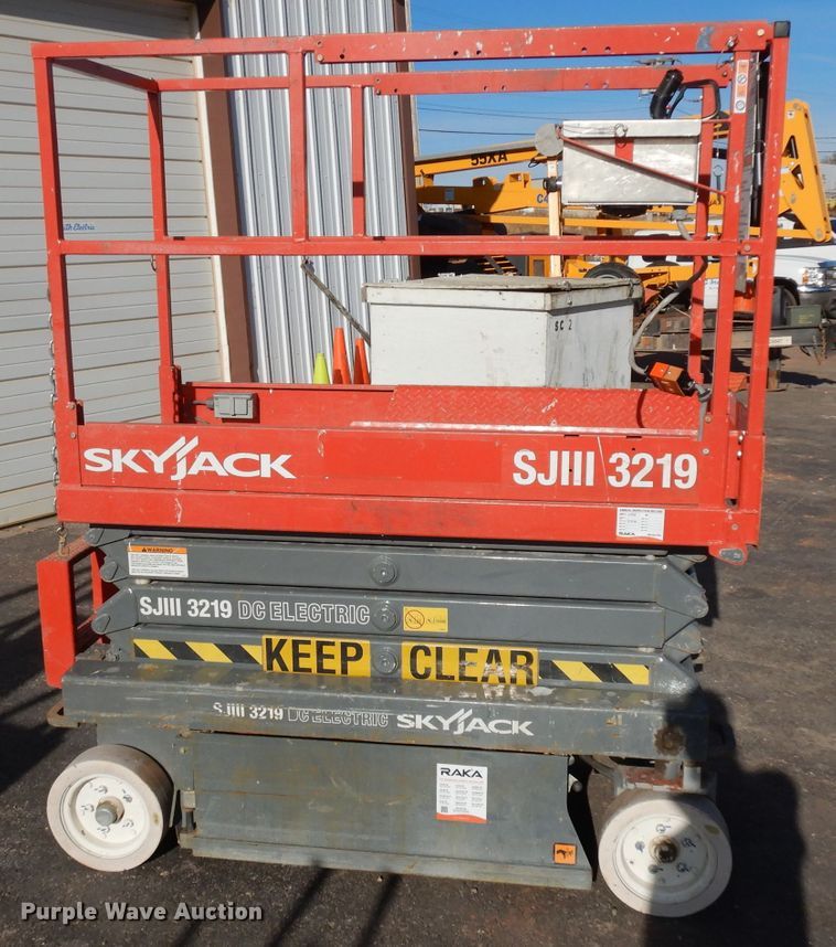 image for item EY9038 2003 Skyjack 3219  scissor lift