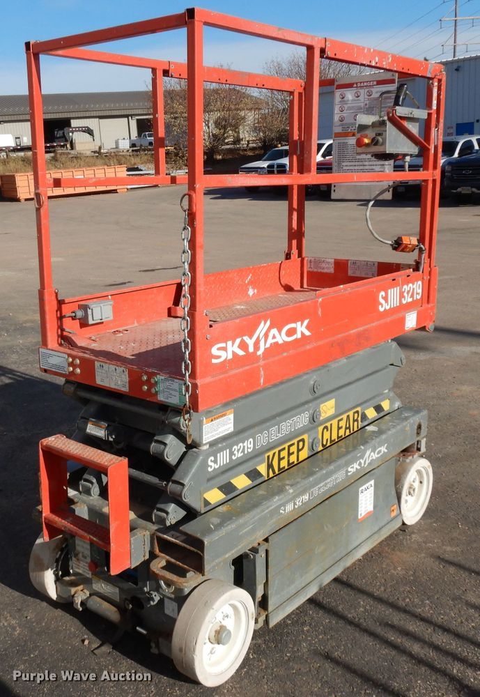 image for item EY9038 2003 Skyjack 3219  scissor lift