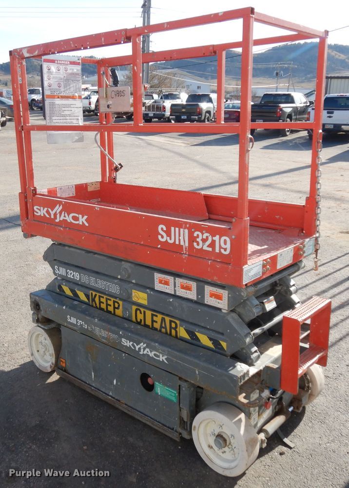 image for item EY9038 2003 Skyjack 3219  scissor lift