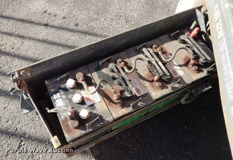 image for item EY9038 2003 Skyjack 3219  scissor lift