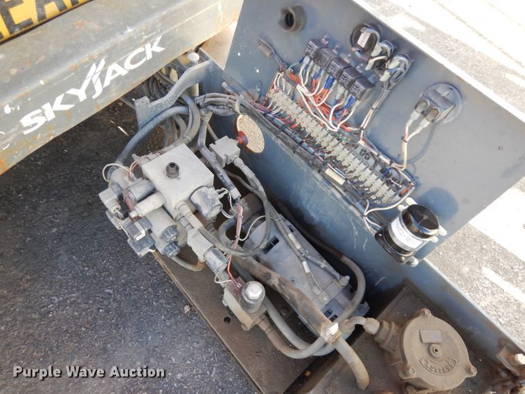 image for item EY9038 2003 Skyjack 3219  scissor lift