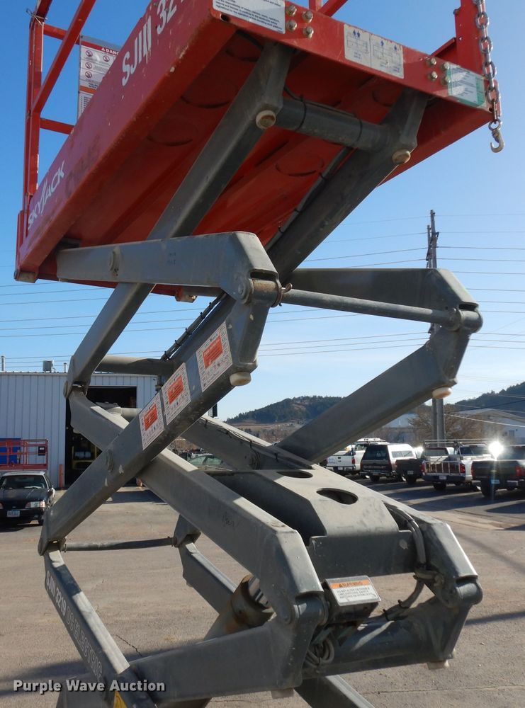 image for item EY9038 2003 Skyjack 3219  scissor lift