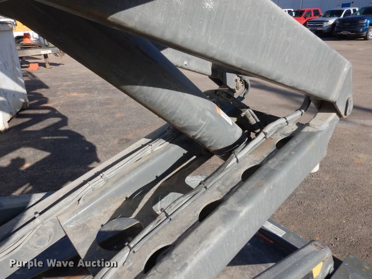image for item EY9038 2003 Skyjack 3219  scissor lift