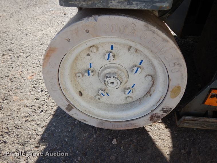 image for item EY9038 2003 Skyjack 3219  scissor lift