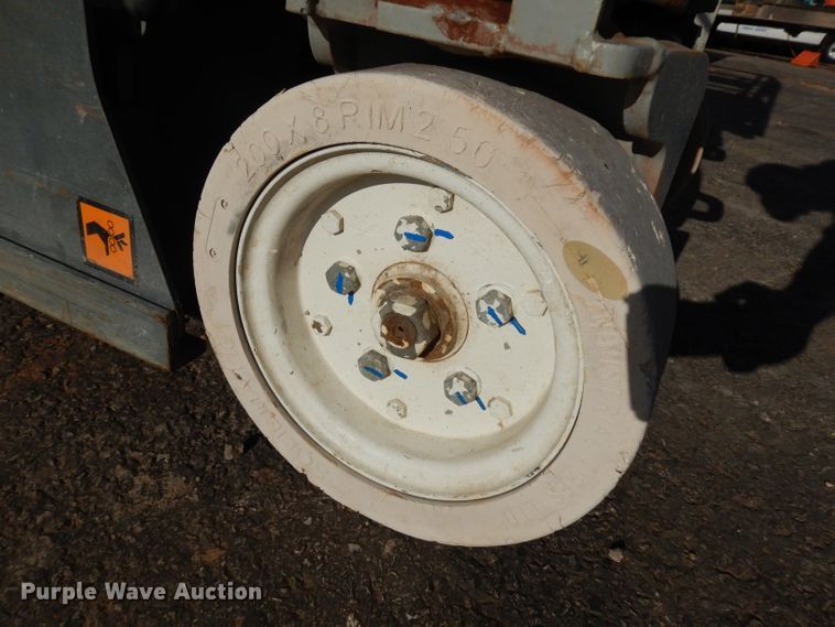 image for item EY9038 2003 Skyjack 3219  scissor lift