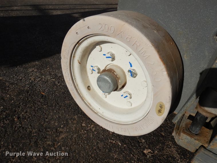 image for item EY9038 2003 Skyjack 3219  scissor lift